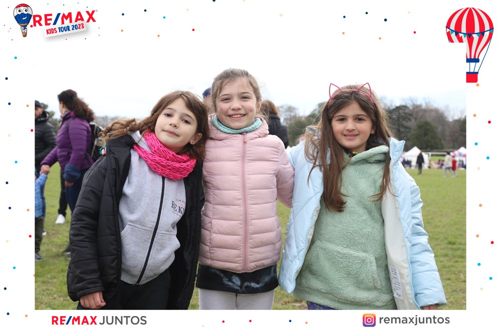 Una familia en el set al aire libre